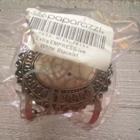 Extra EMPRESS-ive White Bracelet - Picture 4 of 4